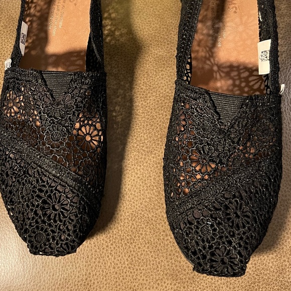 Toms Classic Crochet Slip-On Flat - Picture 14 of 14